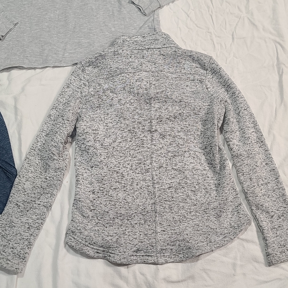 Long sleeve shirt and sweatshirt lot of 3 tops, great for winter, gray and blue - Picture 11 of 16